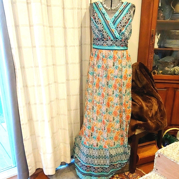 Luxology Dresses & Skirts - Luxology Maxi Dress